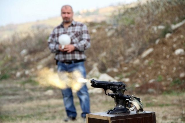 SAMSUNLU MUCİT 'SİLAHLI SİHİR KÜRESİ' İCAT ETTİ - Elektronik alanda çalışmalar yapan Dünya Mucitleri Evrensel Araştırmalar ve Geliştirmeler Derneği Genel Başkanı Mustafa Yiğit, daha önceden icat ettiği sihir küresine silah ekleyerek ...