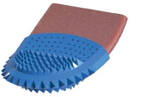 EN PARLAK İCAT! - Kanada'da yaşayan 26 yaşındaki Adel Elseri ile Said Fayad diş fırçasının yerine geçecek tek kullanımlık "T2T" adında bir ürün yaptılar. Açılımı "Tongue To Teeth" olan bu marifetli ürün, dil üstünde kayarak diş macununu dişlere yayıyor.