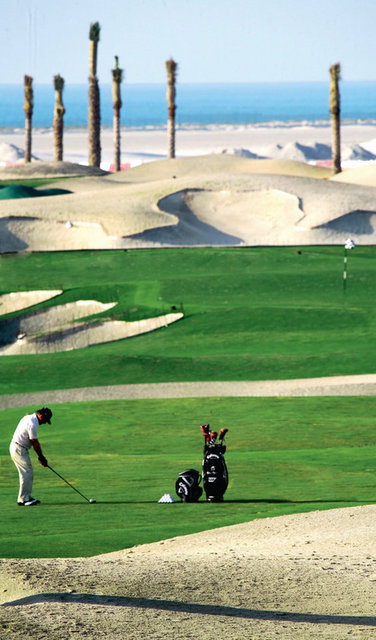 SAADIYAT ADASI'NDAKİ - PLAJ VE GOLF KULÜBÜ