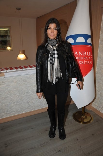 ZEYNEP ÜSTÜNEL