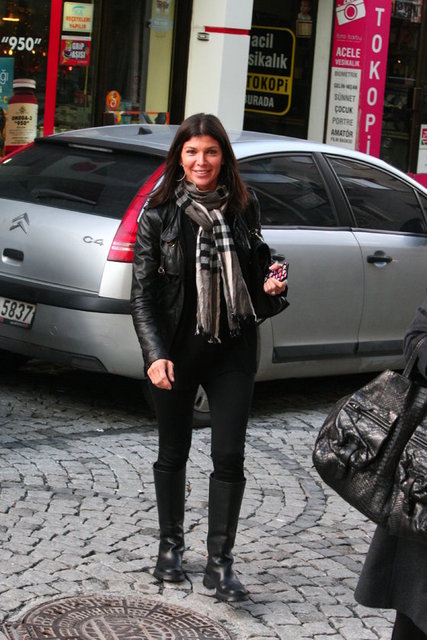 ZEYNEP ÜSTÜNEL