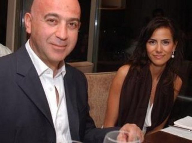 Eşinden dayak yiyen ünlü kadınlar kervanının bir diğer yolcusu da Zeynep Tokuş. Güzel oyuncu, iki yıl önce kendisini önce dövüp sonra da tuvalete kilitlediğini söylediği, jinekolog eşi Alp Nuhoğlu'ndan şikayetçi olmuştu. Ancak daha sonra şikayetini geri alan Tokuş, eşiyle barıştı ve boşanmayacağını açıkladı. Ünlü çift bu olayın üzerinden yaklaşık iki yıl geçtikten sonra boşandı.