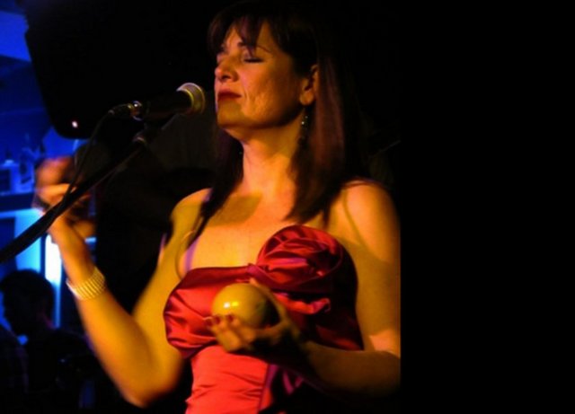 15 Aralık Cumartesi, Bronx'ta; saat 23.30'da, Birsen Tezer. Giriş: 35 TL. Tel: (212 293 53 98)