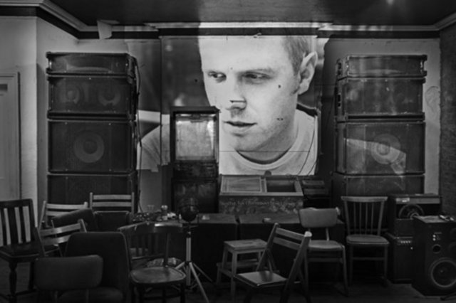 16 Aralık Pazar, Tamirane; saat 14.30'da, The Cinematic Orchestra'nın da üyesi olan virtüöz gitarist ve besteci StuartMcCallum'u son albümü "Distilled" ile ağırlıyor. Giriş: 35 TL. Tel: (212 311 73 09)