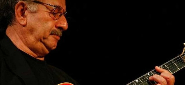 14 Aralık Cuma, Living Room Art Cafe'de; saat 22.30'da, Neşet Ruacan Trio. Giriş: 30, 15 TL. Tel: (216 405 24 14)