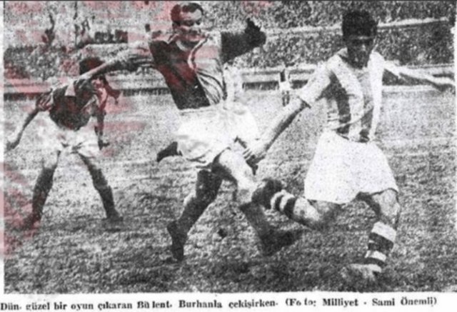 alatasaray-Fenerbahçe rekabetinde, şimdiye dek birçok oyuncu futbolculuk yaşamında iki formayı da giyme şansını buldu. Geçen sezon Caner Erkin ve Kazım Kazım'ın da dahil olduğu bu listede, son dönemde iki takımda da oynayan futbolcular şunlar: Raşit Çetiner, Güngör Tekin, Erdoğan Arıca, Engin Verel, Mehmet Oğuz, Erhan Önal, Arif Kocabıyık, İlyas Tüfekçi, Tanju Çolak, Semih Yuvakuran, Selçuk Yula, Hasan Vezir, Benhur Babaoğlu, Elvir Boliç, Sedat Balkanlı, Saffet Sancaklı, Ahmet Yıldırım, Sergen Yalçın, Emre Aşık, Fatih Akyel, Elvir Baliç, Haim Michael Revivo, Abdullah Ercan, Mehmet Yozgatlı, Stjepan Tomas, Servet Çetin, Emre Belözoğlu, Caner Erkin, Kazım Kazım