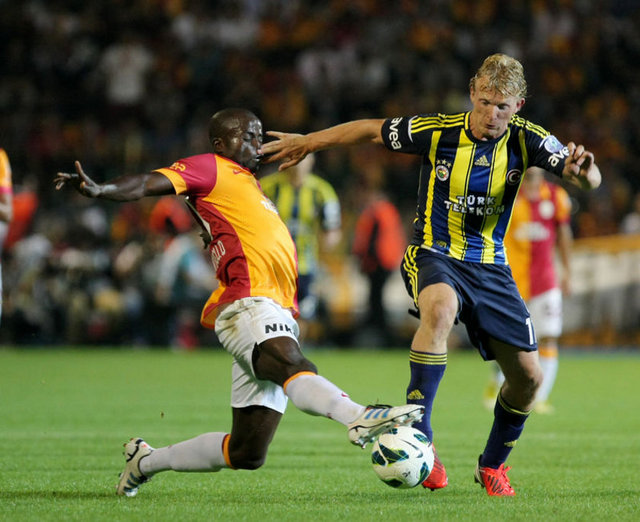 - Taksim'e ilk giden Galatasaraylı'ya Sabri forması hediye:))