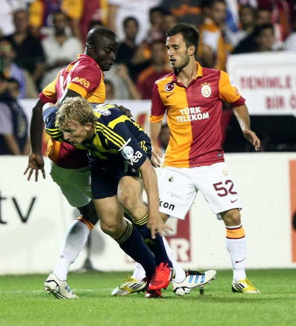 - Kadıköy'e kadar gitmemize gerek yokmuş, Ali Sami Yen'den vursak gol olacakmış. -  -