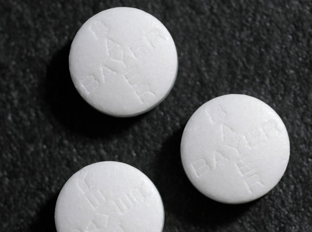 Aspirin içerken dikkat edinAspirin içerken ılık suyla içerseniz daha çabuk kana karışacağından daha hızlı etkisini gösterir. Ağrıya karşı aldığınız aspirin böylece ağrılarınızı daha çabuk geçirir