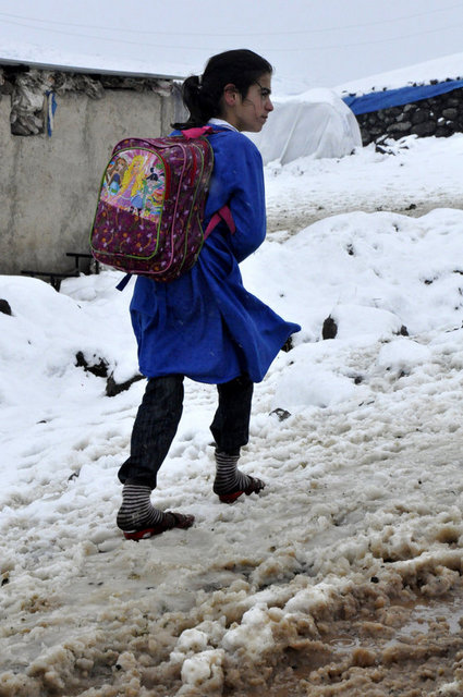 Okul yolunda terlikli bir kız - 1 - Gündem