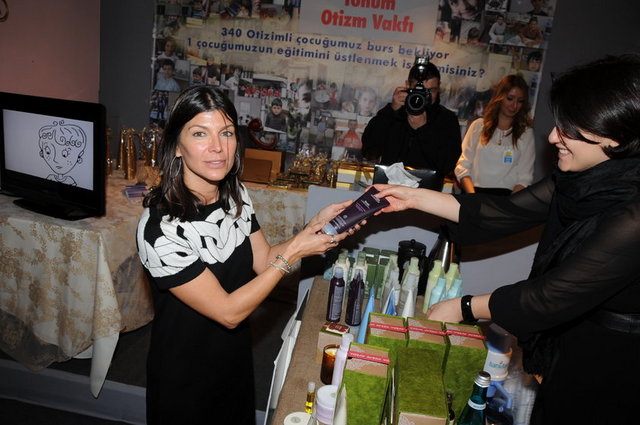 ZEYNEP ÜSTÜNEL