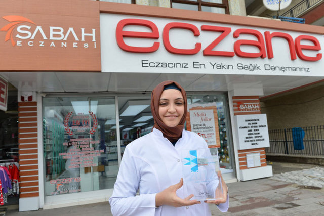 -  - Eczanenin kurulduğu tarihten bu yana, hastaların ilaç alışkanlıklarını tespit etmeye çalıştıklarını dile getiren Sabah, özellikle bilinçli ilaç kullanmaları için hastalarla birebir ilgilendiklerini söyledi.