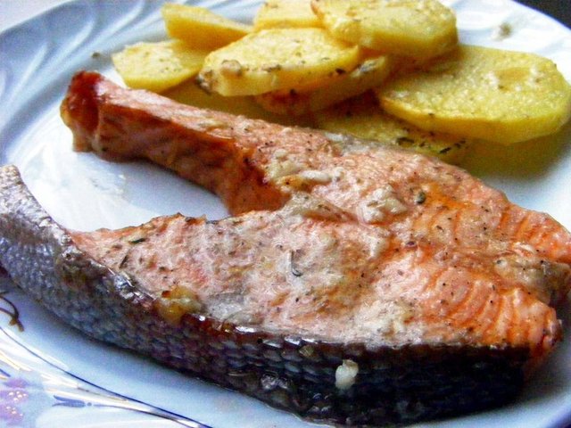 İçindeki omega-3 kilo - vermenize yardımcı oluyor. - Diyet yapan insanların - mönüsünde kesinlikle bulunması - gereken somon, bağışıklık sistemini de güçlendiriyor.