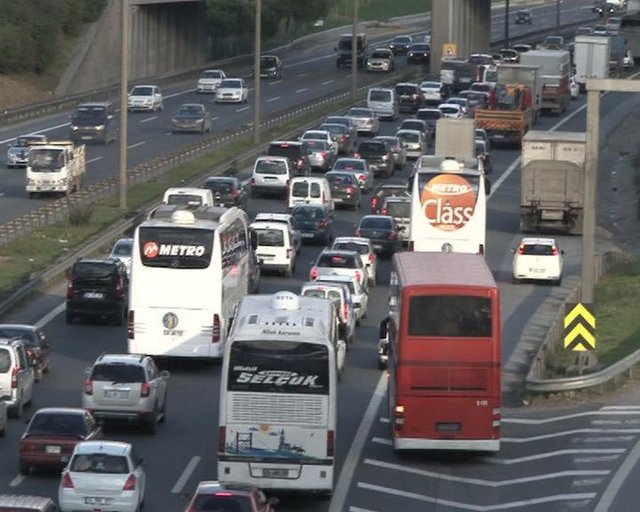Tem oto yolu Ümraniye-Kavacık arası yoğun