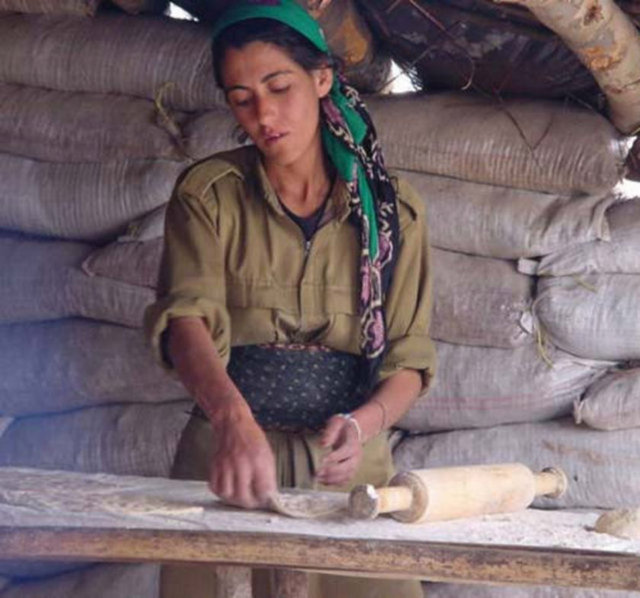 Teslim olan teröristin üzerinden çıkan fotoğraflar gerçeği gözler önüne serdi...