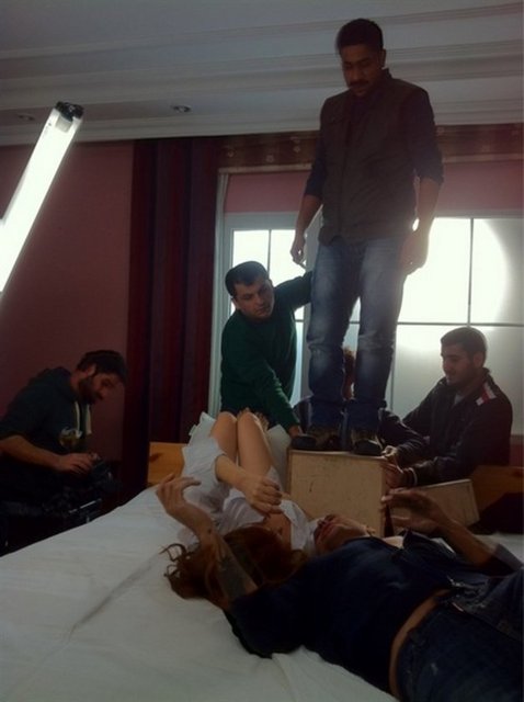 Hilal Cebeci ve Doğuş'un yıllar sonra biraraya gelip çektiği klip sonunda yayınlandı. İkili bu klipteki görüntüler nedeniyle epey dikkat çekmişti -