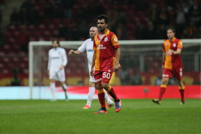 Galatasaray yönetimi, Fenerbahçe ile oynanan Süper Kupa maçında gördüğü kırmızı kart sonrası hakem Cüneyt Çakır'a saldıran Engin Baytar'a vereceği cezayı belirledi.