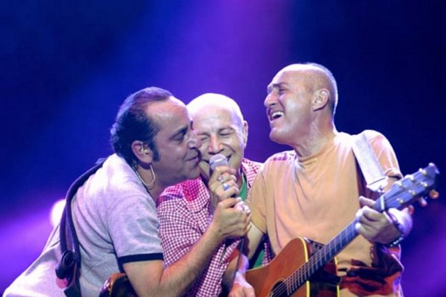 31 Aralık Pazartesi, İstanbul Lütfi Kırdar Rumeli Salonu Hall 2'de; MFÖ ve Shantel. Tel: (212 373 11 00)