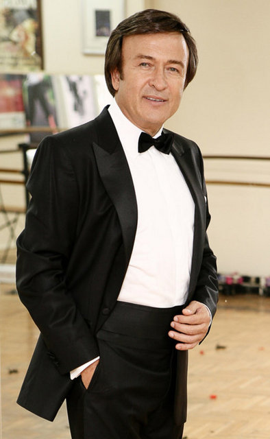 31 Aralık Pazartesi, Şişli Hollday Inn Hotel'de; saat 22.30'dan sonra Erol Evgin'le müzikal tadında yılbaşı. Rezervasyon:  (212 373 38 00)