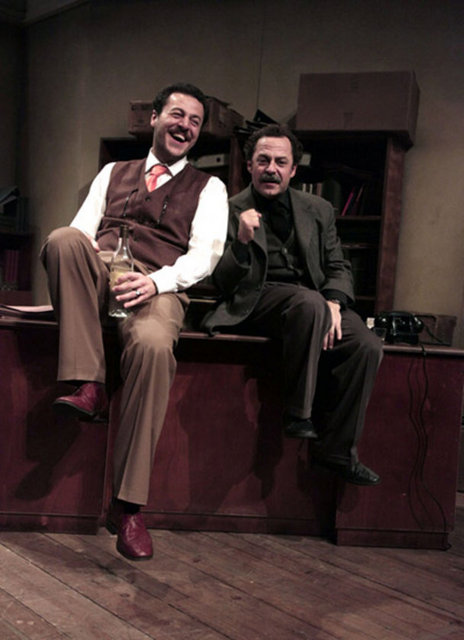 28-29 Aralık, İstanbul Devlet Tiyatrosu Cevahir Sahneleri'nde; saat 20.00'de, Duşan Kovaçevic'in yazdığı, Işıl Kasapoğlu'nun yönettiği, Bülent Emin Yarar, Yetkin Dikinciler ve Gülen Çehr'in rol aldığı "Profesyonel". Giriş: 10, 4 TL. Tel: (212 380 12 38)