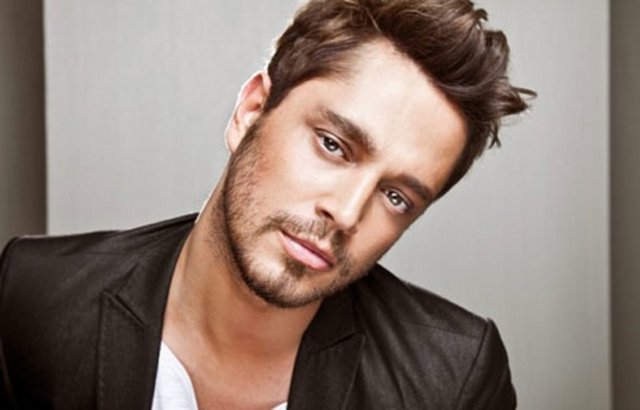 31 Aralık Pazartesi, İstanbul Hilton Convention Hall 1'de; Murat Boz. Tel: (212 315 60 00)