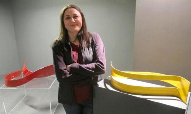 Daha önce motosikletiyle Avrupa turuna çıkan ve aynı zamanda hemşirelik yapan, genç heykeltraş Nermin Ülker'in ilk sergisi 'Pencerem' Nişantaşı'nda açıldı. 15 parçadan oluşan sergi, 31 Ocak 2013'e kadar Nişantaşı'ndaki C.A.M Galeri'de açık olacak. Tel: (212 248 81 49)