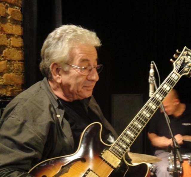 Foto: konser neset - 28 Aralık Cuma, Living Room Art Cafe'de; saat 22.30'da, Neşet Ruacan Trio. Giriş: 30, 15 TL. Tel: (216 405 24 14) -