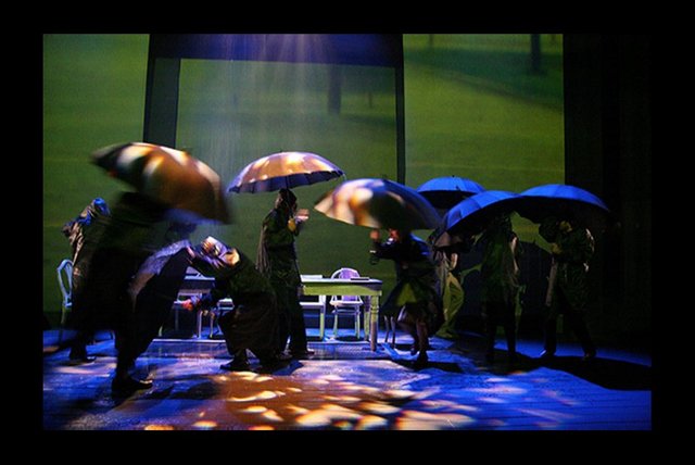 28-29 Aralık, İstanbul Devlet Tiyatrosu Ahmet Mithat Efendi Sahnesi'nde; saat 20.00'de, Andrew Bovell'in yazdığı, Ezgi Yentürk'ün dilimize çevirdiği, Hakan Çimenser'in yönettiği, Okday Korunan, Rüçhan Çalışkur, Şebnem Dilligil, Ali İpin, Levent Güner ve Ezgi Yentürk'ün rol aldığı "Yağmur Durduğunda". Giriş: 10, 4 TL. Tel: (216 465 88 21)