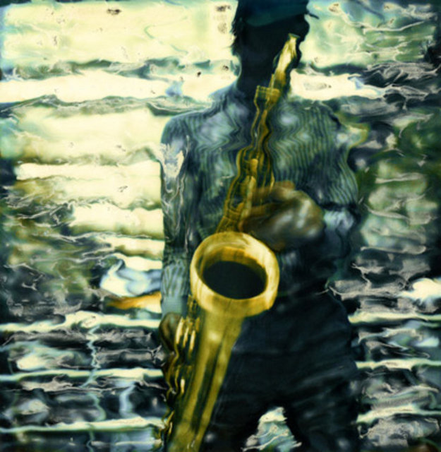 "Ebru; Kültürel Çeşitlilik Üzerine Yansımalar" sergisi ve kitap projesiyle adını sıkça duyuran fotoğraf sanatçısı Attila Durak'ın; New York'un sokak sanatçılarından oluşan ve şu anda üretimi olmayan sx-70 filmle çektiği "Echoes of the Street" adlı fotoğraf sergisi ilgi görmeye devam ediyor. New York'un bir parçası olan sokak sanatçılarını, canlı ve elle oynanarak yaratılmış Polaroid karelerde bir araya getiren Durak'ın eserleri, 5 Ocak'a kadar Galeriartist'te görülebilir. Tel: (212 227 68 52) -   -