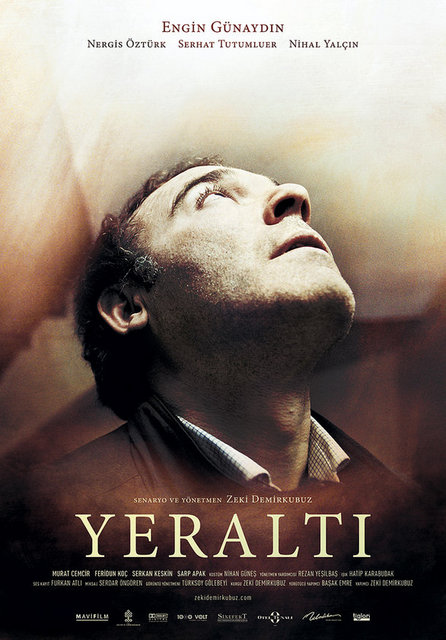 11-Yeraltı (2012) -  - Zeki Demirkubuz'un Dostoyevsky'nin 'Yeraltından Notlar' romanından uyarladığı "Yeraltı", Engin Günaydın'ın varlığı ve yönetmenin ilk sinemaskop filmi olmasıyla bir yerlere not edilebilir. Ancak bu sinemasal yetkinliği bir süre görsek de 'sanatçının düşüş dönemi eseri' tamlamasıyla anılmaktan kurtulamıyor. Yine de burada Türk sinemasında birçok yapıtın üzerinde bir çerçeveleme yetisiyle yükselen 'metropolda yalnızlaşmış adam'ın bireysel sorunlarını, kibirini, nefretini ve dönüşümünü izlemek sevindirici. -