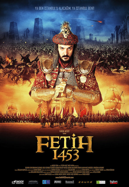 5-Fetih 1453 (2012) -  - A sınıf bir tarihi-epiğimiz olmasını sağlarken bizim sinemamızda 'Star Wars' ya da 'Jaws' etkisi bırakabilecek yüksek kalibreli bir Faruk Aksoy görkemi... "Fetih 1453", sinemaskop oranında yapım tasarımı ve görsel efekt işçiliğiyle parlarken 15 milyon doları aşkın bütçesinin yanında 6.5 milyon kişilik gişe rakamıyla da rekor kıran bir 'değişim'i işaret ediyor. O da 'artık B sınıf türler A tipine transfer olup profesyonellik kazanacak' deyişi... -