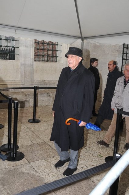İNAN KIRAÇ 