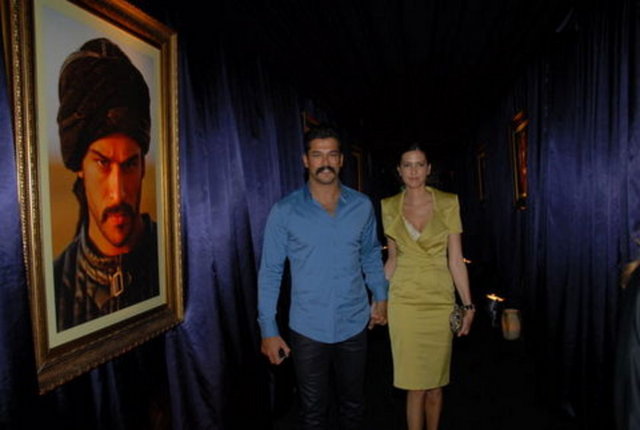 BURAK ÖZÇİVİT - CEYLAN ÇAPA