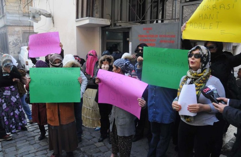 Karaköy’deki Zürafa Sokak’ta bulunan genelevler çalışan kadınlar eylem