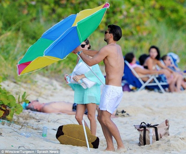 OLIVIA PALERMO VE NİŞANLISI JOHANNES HUEBL OLIVIA PALERMO VE NİŞANLISI JOHANNES HUEBL 