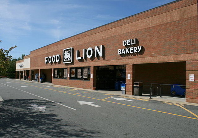 Food Lion - 1,200 mağazası olan Food Lion süpermarketleri de bu yıl çalışanlarını üzen firmalardan. Şirket 2012 yılında 4 bin 900 kişinin işine son verdi.