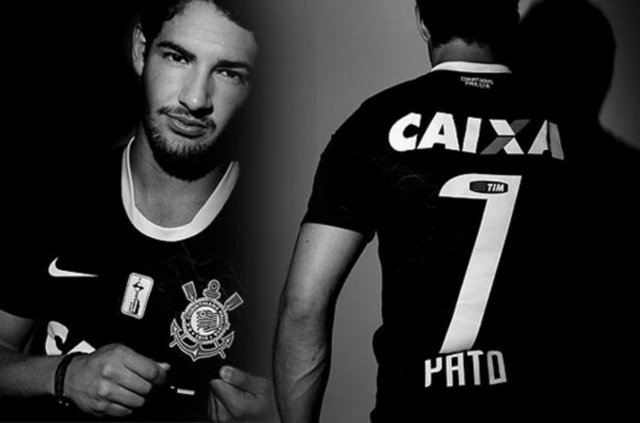 Milan'ın yıldız golcüsü Pato, Brezilya Ligi ekiplerinden Corinthians'a transfer oldu. Corinthians transferi resmen açıkladı. Corinthians, Milan'a Pato'nun bonservisi için 15 milyon Euro ödeyecek.