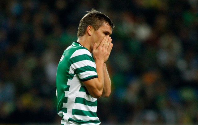 Portekiz 1. Ligi takımlarından Porto'nun, Sporting Lizbon'un Rus orta saha oyuncusu Marat Izmailov'u transfer ettiği bildirildi.