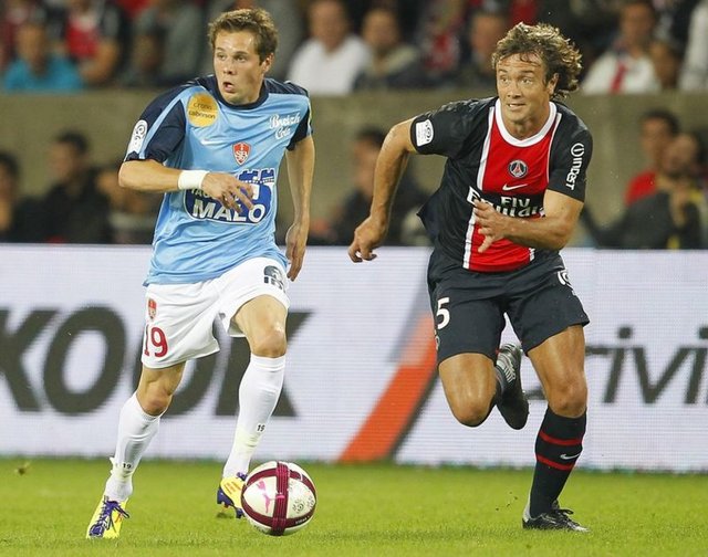 Diego Lugano için kulübü ve Malaga anlaşmaya vardı. 2014'e kadar sözleşmesi olan Lugano'nun aylık 320 bin euro olan maaşını PSG ödeyecek.