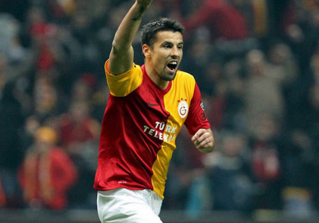 Galatasaray'da forma şansı bulamayan Milan Baros, İtalyan basınının iddialarına göre Serie A ekiplerinden Palermo'ya önerildi.  -  -  - Galatasaray, takımdan göndermek istediği Milan Baros için Serie A ekiplerinden Palermo ile görüşüyor. Hücum futbolu oynatmasıyla bilinen Palermo Teknik Direktörü Gian Piero Gasperi'nin hücum hattında Abel Hernandez'in sakatlanmasıyla alternatifsiz kalması, İtalyan ekibini Avrupa transfer pazarına iterken Milan Baros'u elinden çıkartmak isteyen Galatasaray da iddialara göre Güney İtalya ekibine Çek futbolcuyu önerdi. (SKY Italia)