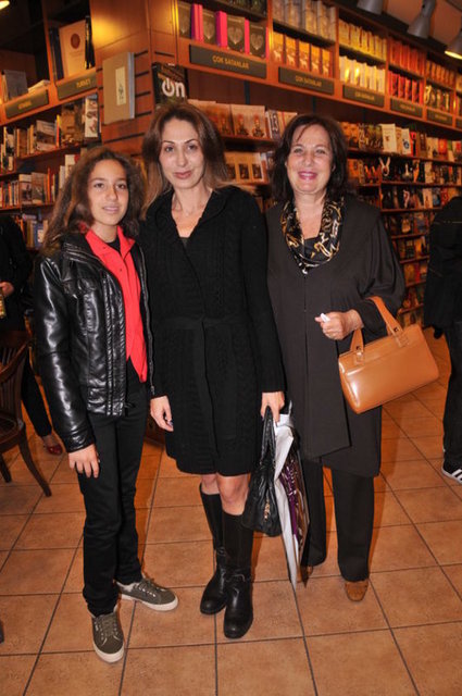YASEMİN GÜLMAN, REYHAN İPEKEL, MONİK İPEKEL