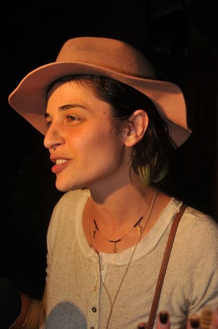 Pasta kesiminden sonra dilek dileyen Vuslateri "Hepinize geldiğiniz için teşekkür ederim, inşallah sevgilim Kanada'ya gider" diyerek sevgilisinin işlerinin iyi olmasını diledi.