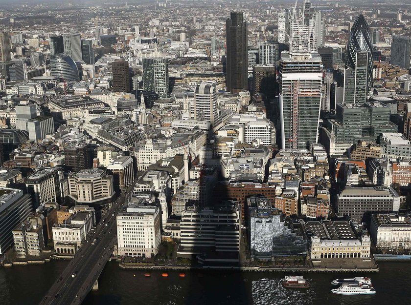 Londra’da hava kararınca Levent Özçelik HT Cumartesi, Londra’da