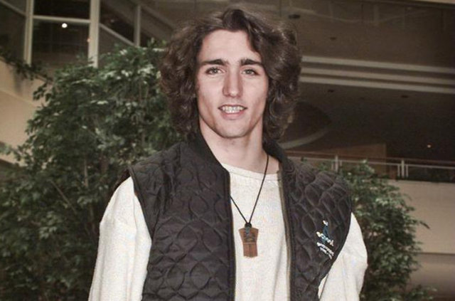 Yakışılıklılığı ile fenomen olan ve genç kızların sevgilisi haline gelen Kanada Başbakanı Justin Trudeau'nun gençlik fotoğrafları ortaya çıktı