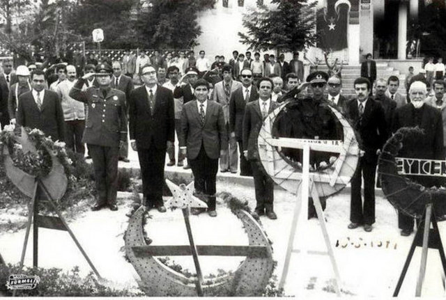 İşte siyaset dünyasının önemli isimlerinin eski fotoğrafları...