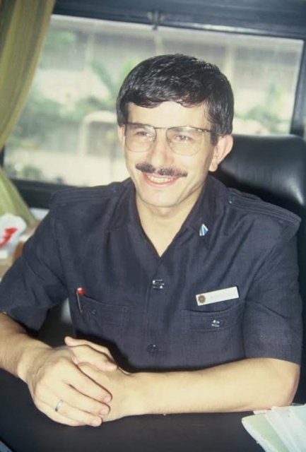 Bu fotoğrafları gazeteci Ferat Gülver, Davutoğlu'nun 34. yaş günü olan 26 Şubat 1993'te çekti.