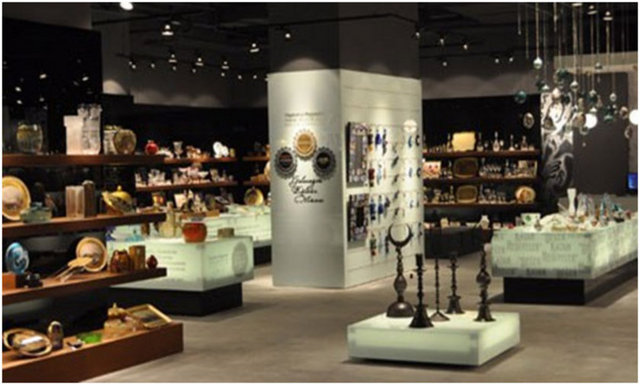 5-Orta ve üst segmetteki Türk perakende markalarının showroomları (fast fashion değil) - Türkiye'de perakende başarılı  konfeksiyon markaları (fast fashion değil), tekstil ve ev aksesuarlarına dönük grupların ukrayna distribütörlüğü kapsamında, merkezi lüks bir showroom, internet destekli satış ve franchise dahil pazarlama kanalları yatırımı. Yurt dışı tesviklerden faydalanabilecek markalar olması durumunda Kiev'de bu segmente oldukça uygun 4, Kharkov'da 1 ve Donetsk'te de 1 adet alışveriş merkezi vardir. Kiradan dekorasyona reklamdan piyasa araştırmalarına kadar ciddi miktarda devlet teşvikleri ve desteklerinden kolayca faydalanmak mümkündür. Odessa liman şehri olduğunda oradan uzak durulmalıdır.