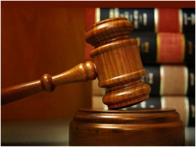 11- Türkiye bağlantılı avukatlık ve mali müşavirlik firması - Gelişmeler ve kanuni uyarlamalar yavaş da olsa Ukrayna'nın hedefi Avrupa Birliğidir. Şu anda Kiev'de  egitim almış kendisi Ukrayna kanunlarına göre avukatlık veya mali müşavirlik yetkisine sahip Türk vatandaşı yoktur. Genelde buradaki iş admlarının kendi firmalarina ve küçük çaptaki diğer şirketlere hizmet veren bir kaç yerel büro vardır. İleriyi düşünerek hem Avrupa uyum kanunları konusunda bilgili hem de Polonya veya Rusya piyasasında tecrubeli, sadece Türk firmalarina ve bireysel Türk yatırımcıara hizmet verecek, tüm yerel kanunları Türkçe tercüme ettirmiş firma eksikliği duyulmaktadır. Kendi bünyesinde, tercüman değil, cok iyi Türkce konuşan muhasebeci, mali müşavir ve avukat bulunduran  firmalara ileriki dönemde çok ihtiyaç duyulacaktır. Kiev'de bu sektördeki orta segmentte işgücü fiyatları henüz yüksek olmadığından maliyetler özellikle başta yüksek olmaz.