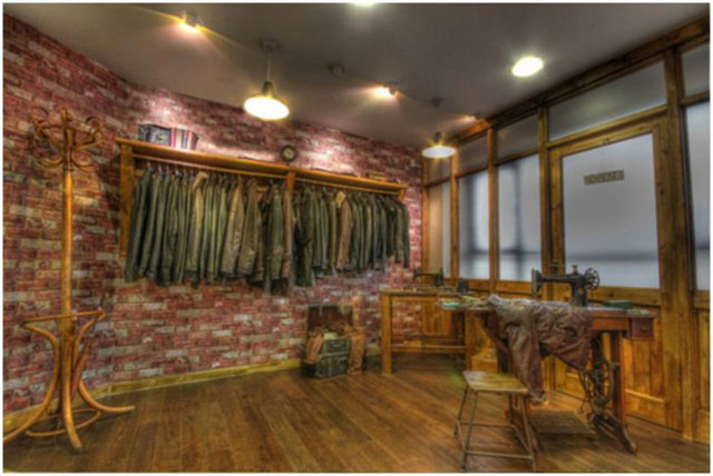 2-Kaliteli Deri Ürünleri magazası (Kürk değil) - Türkiye'de perakendede deri ceket ve  aksesuarlar dahil olmak üzere kaliteli üretim yapan, orta ve üstü gelir grubuna hitap eden deri markalarını aynı showroomda bir araya getiren, stoklu çalışacak, özel bir bölümünde kişiye özel tasarım ve üretim hizmeti verecek, internetten gelecek siparişleri denemeli sipariş düzeni ile satacak Kiev ve Kharkov merkez olmak uzere diğer şehirlere franchise verecek satış organizasyonu. Devlet teşvikleri faydalanmak icin ürün yelpazesi geniş tek bir büyük markayla da başlanabilir