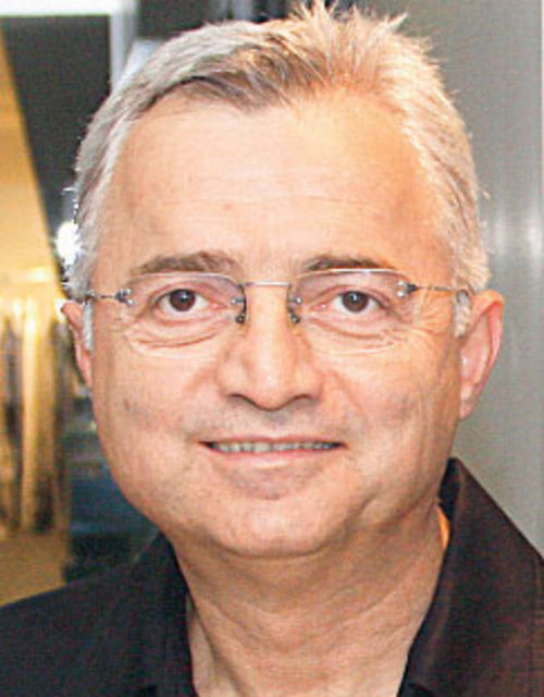 Sedat Şükrü Ünlütürk-İZMİR-İzmir kontenjanından yönetime giren işadamı, Sun Tekstil'in sahibi, Jimmy Key markasının yaratıcısı. Ege İhracatçılar Birliği'nde görev yaptı.